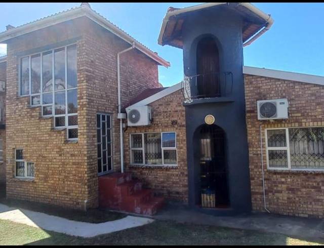 3 BEDROOM HOUSE FOR SALE IN ARENA PARK